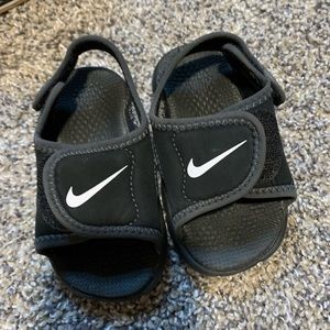 Infant Nike sandals